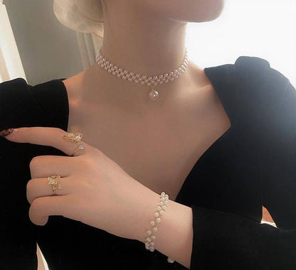 1 Pc Resin Elegant Pearl Stones Choker